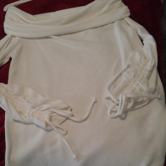 Cold shoulder sweater - Picture 2 of 6